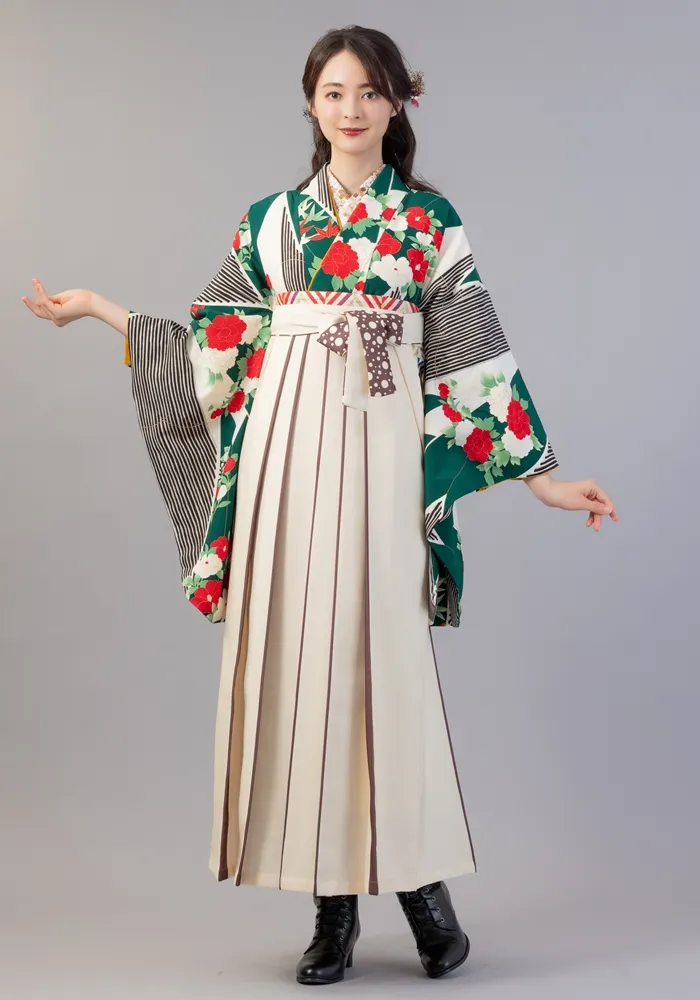 着物】白緑短冊牡丹椿+【袴】ｸﾘｰﾑﾗｲﾝ紐水玉