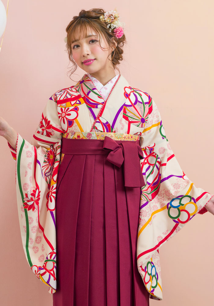 可愛い手毬柄が描かれた卒業式のネットレンタル袴