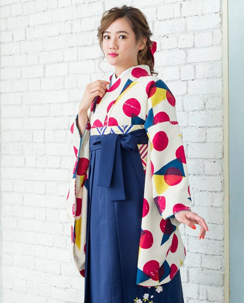 着物】白地に赤水玉+【袴】紺シシュウ│宅配ネットレンタル京都