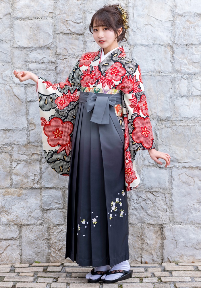 京都さがの館卒業式袴宅配ネットレンタル【着物】赤クロ絞り柄松竹梅+【袴】ｸﾞﾚｰﾎﾞｶｼｼｼｭｳ