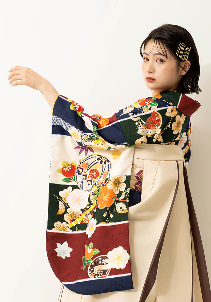 【卒業式袴レンタル/準新作/通販レンタル】今田美桜古典(オシャレ)　白/青/赤　BBB479