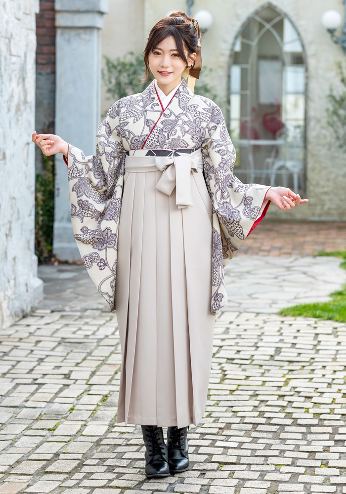 京都さがの館卒業式袴宅配ネットレンタル【着物】ベージュに蝋花from Hiromi Ichida+【袴】スモーキーベージュ