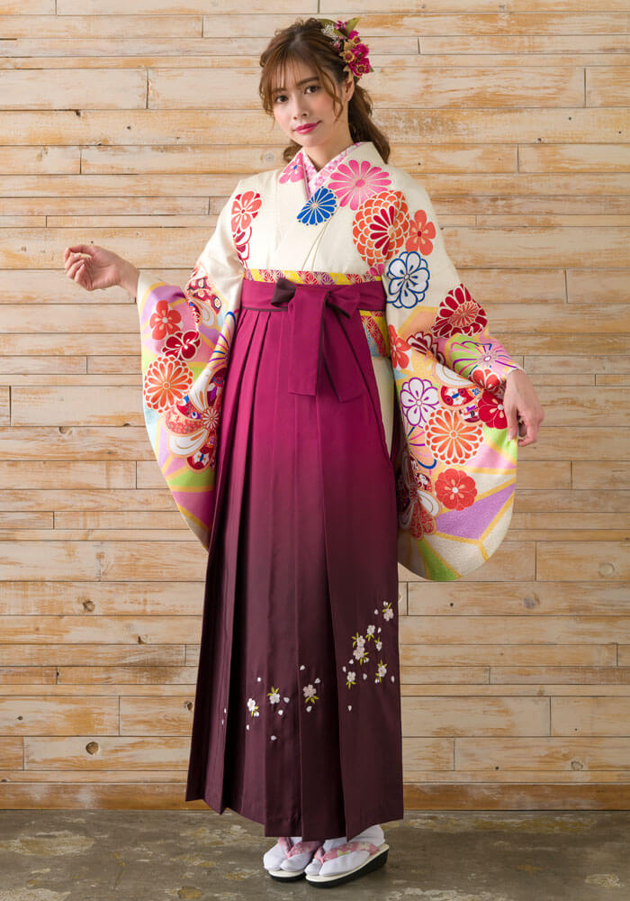 【着物】クリーム地パステル矢車+【袴】ワインボカシシシュウ　別カット