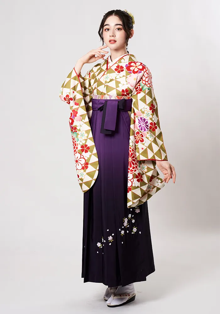 【着物】黄緑ウロコに花文様+【袴】ムラサキボカシシシュウ