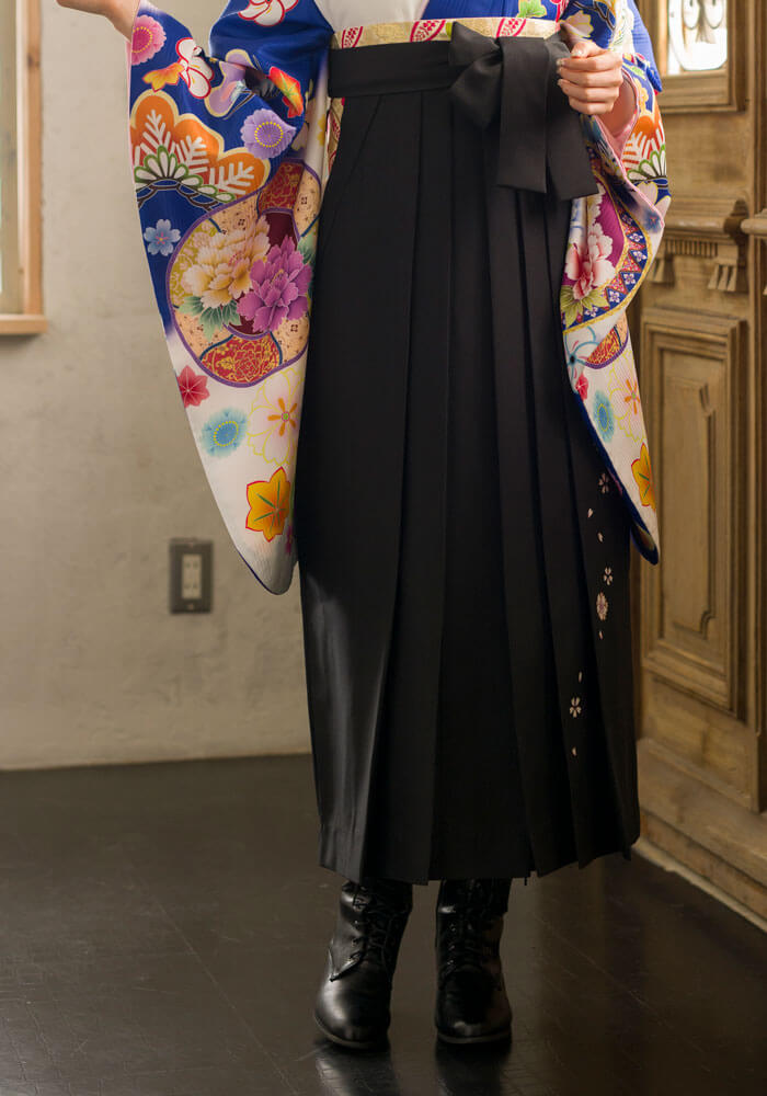 宅配でお届けする黒のネットレンタル袴